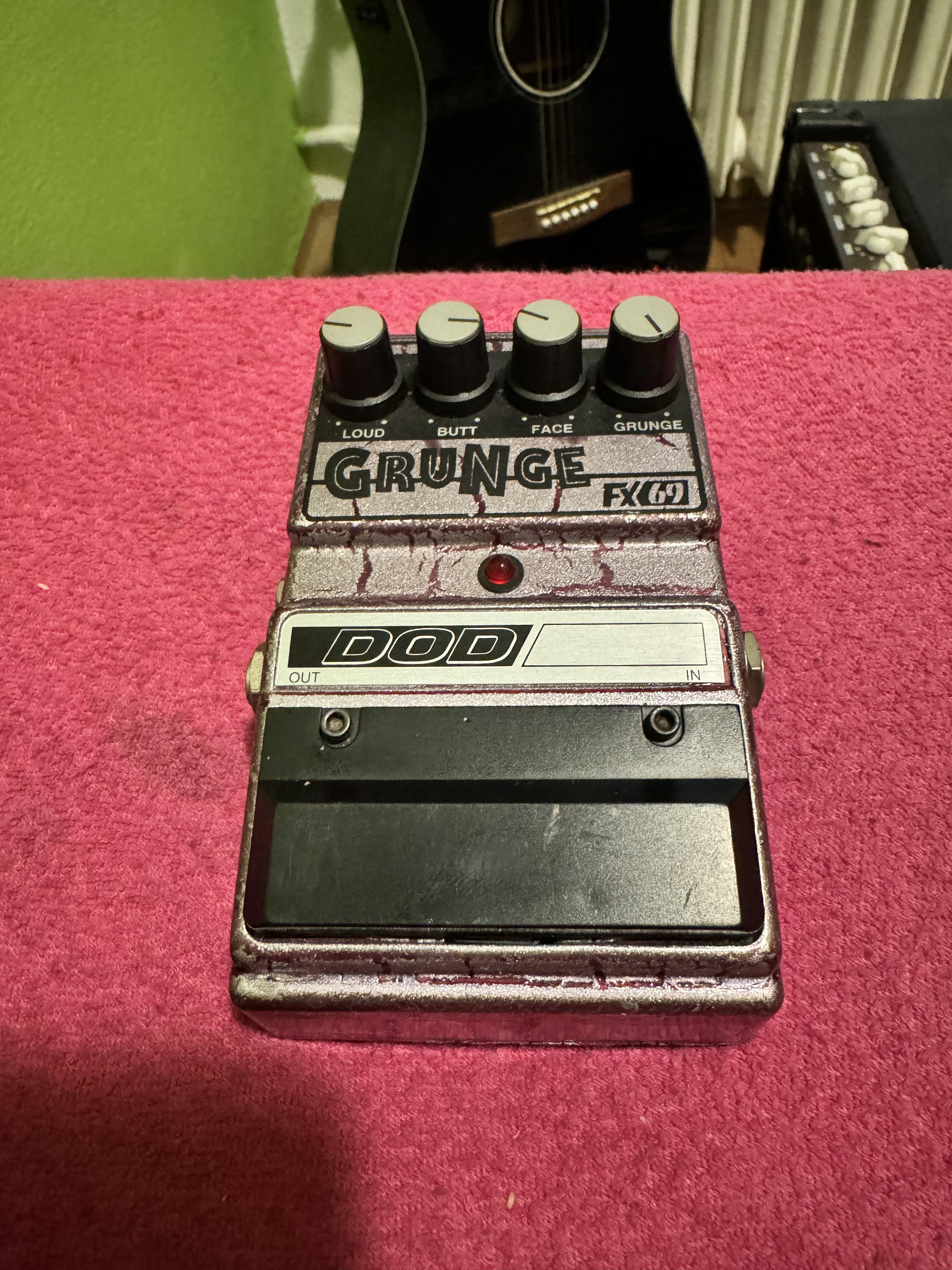 カート・コバーンにちなんで、この面白いペダルを手に入れたんだ。 : r