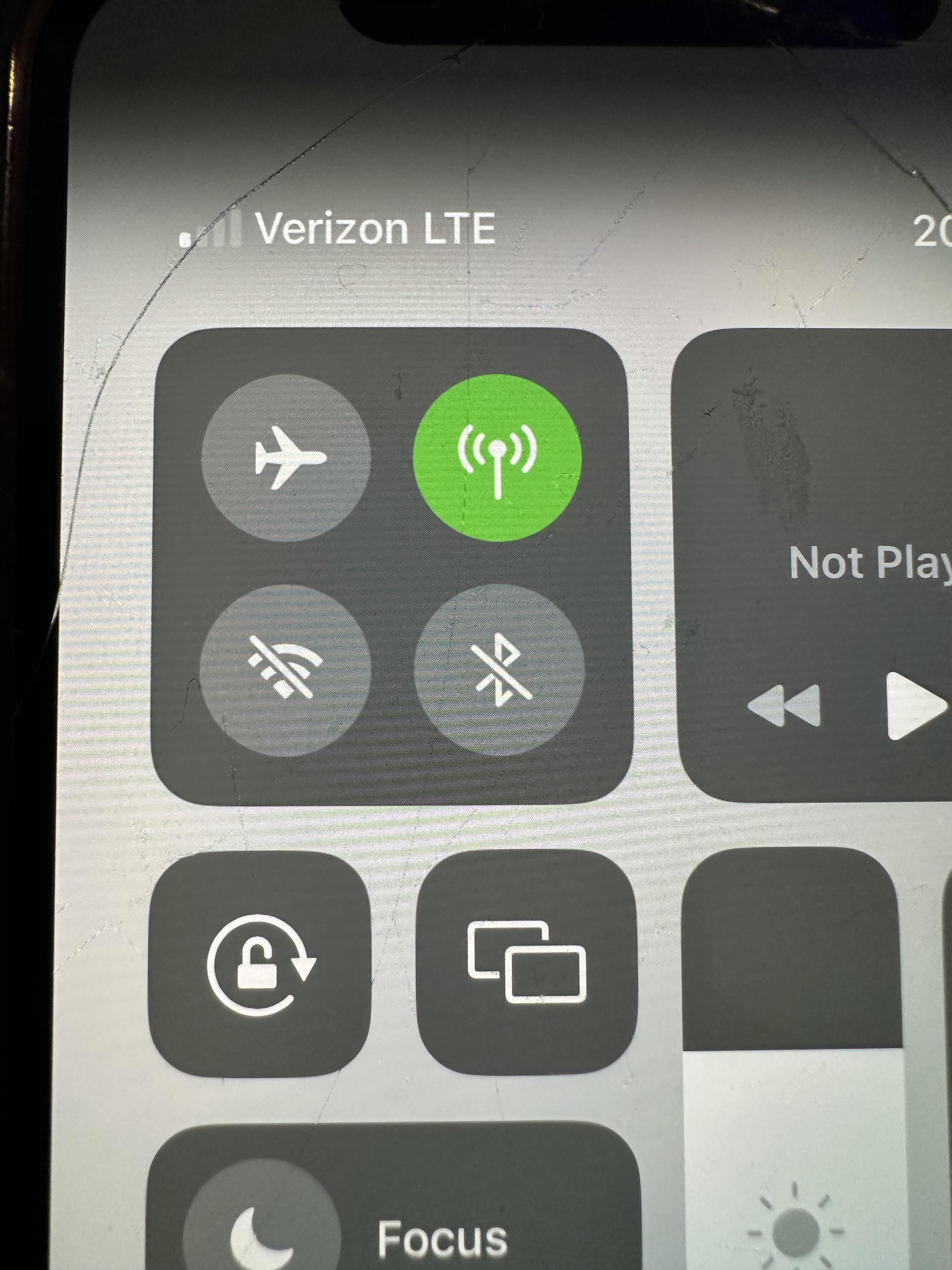 iPhone 12 が Wi-Fi と Bluetooth に繋がらないんだけど : r/iphonehelp