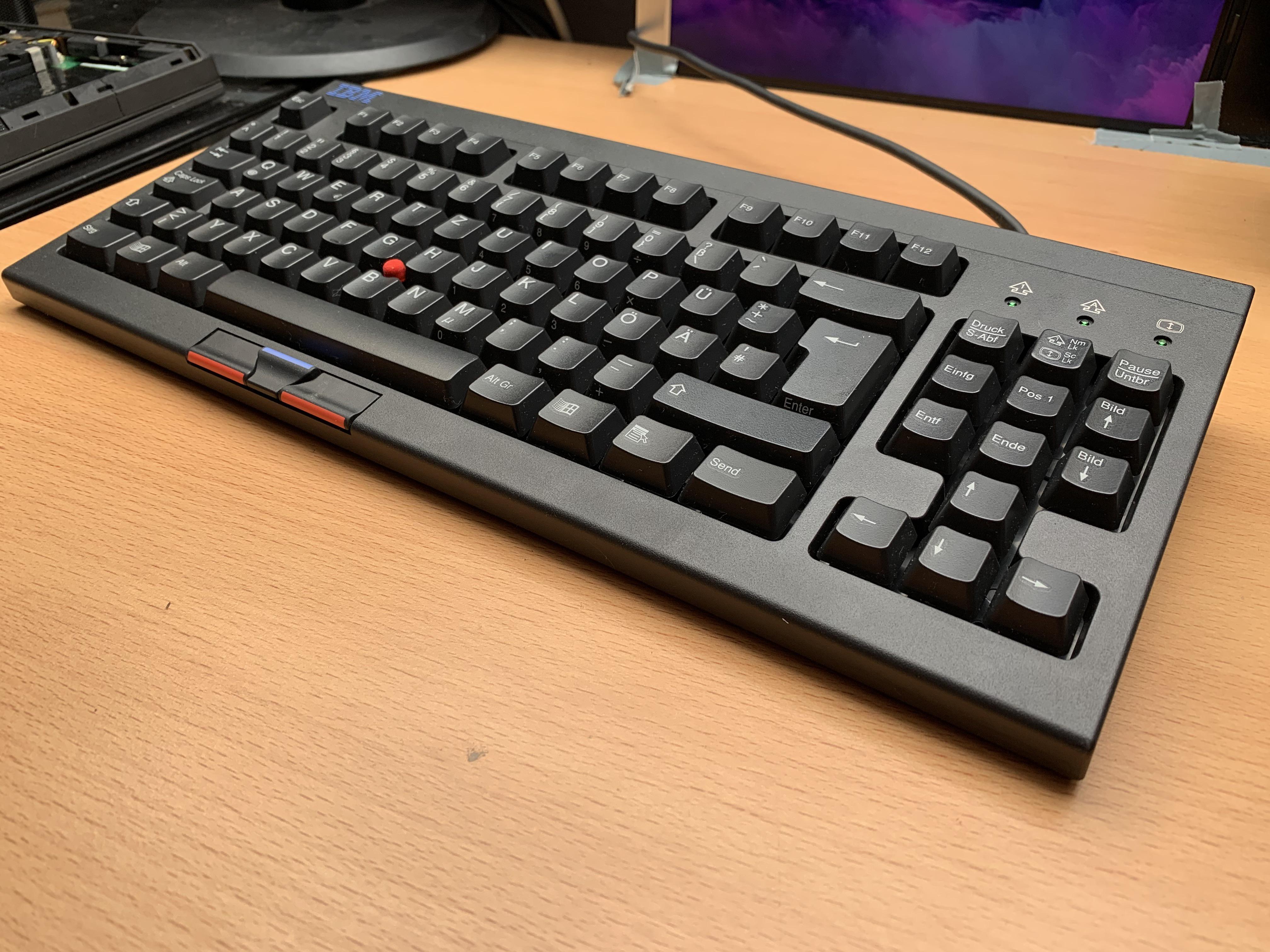 IBM RT3200、または SpaceSaver|| キーボードとしてよく知られています