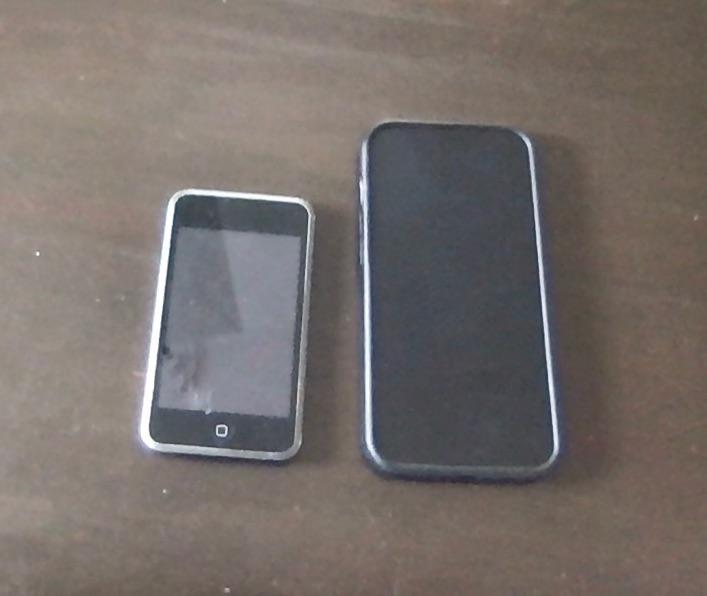 Size difference between 1st gen iPod Touch (8gb) and iPhone 13