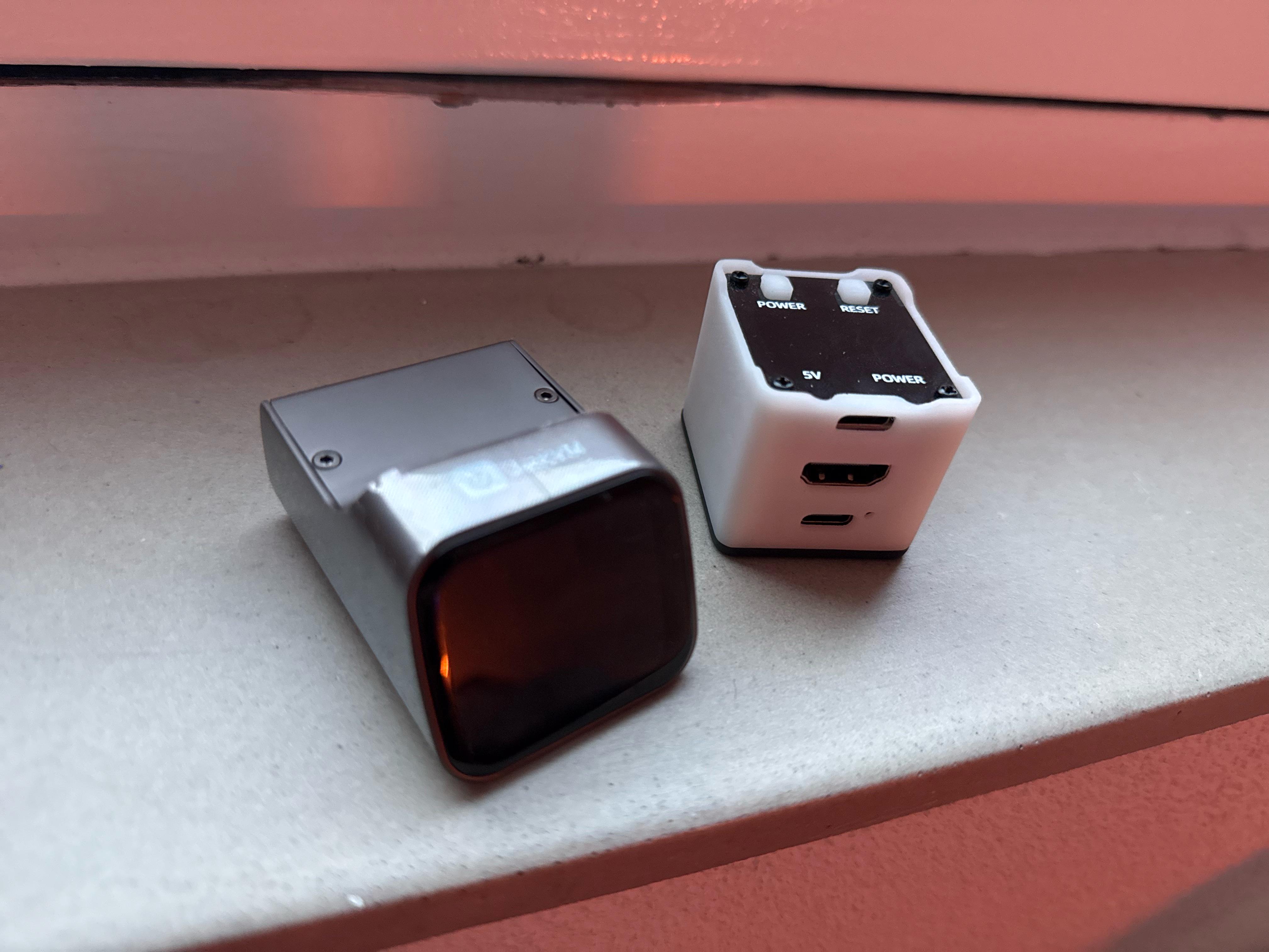 JetKVMが届いた😍 : r/homelab