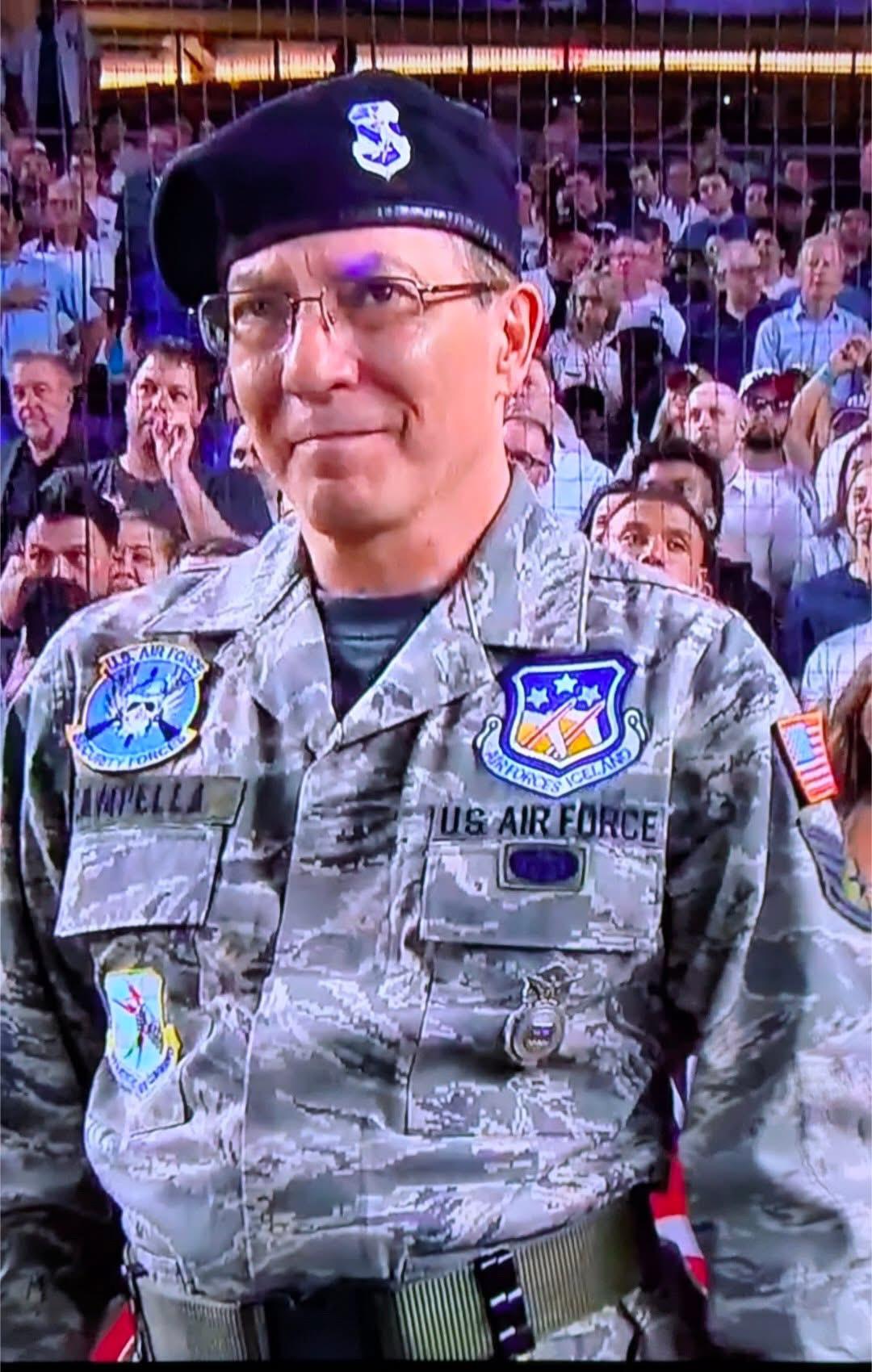 これって、勲章詐称？爆笑 : r/Military