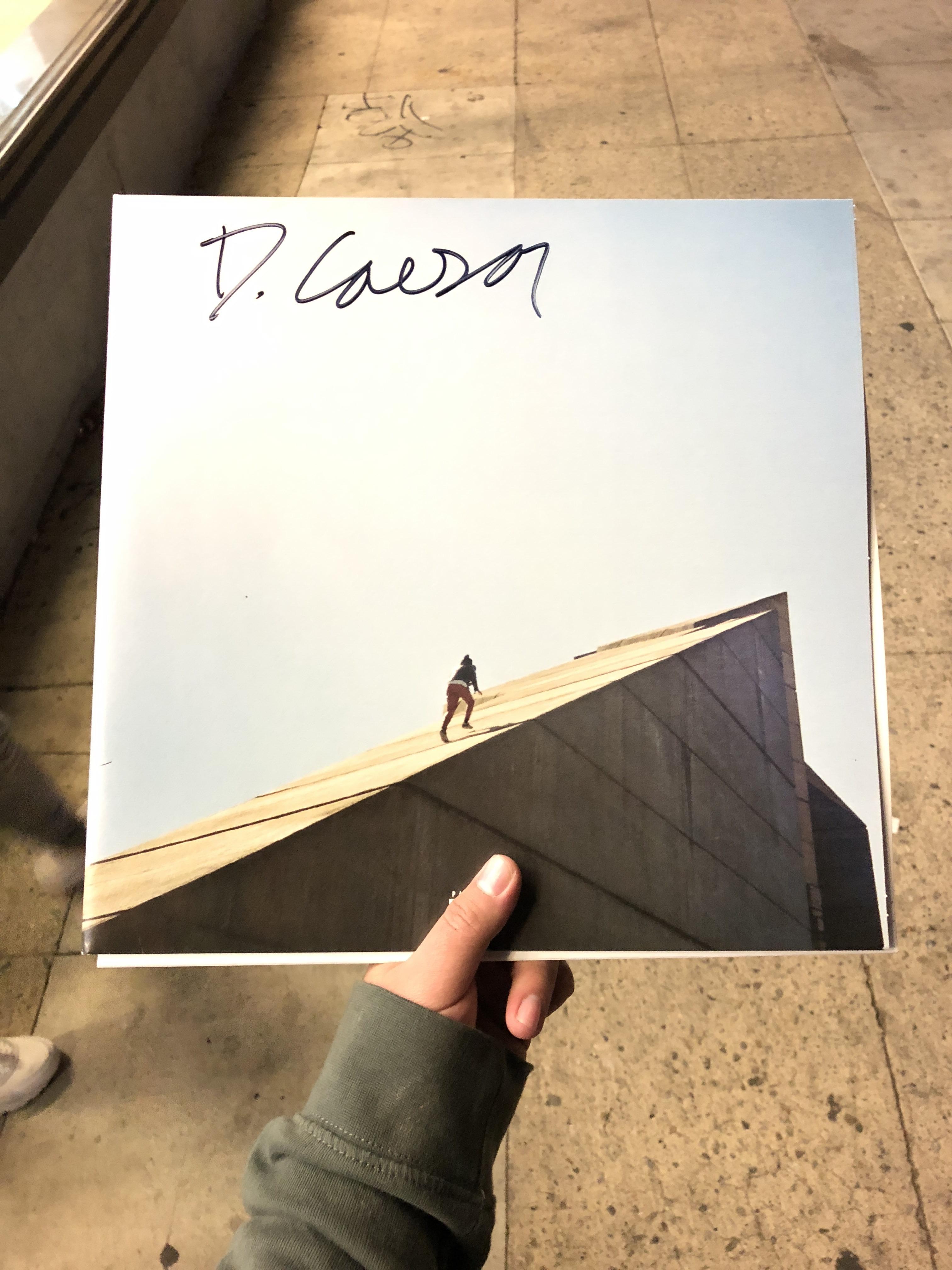 昨夜、Daniel CaesarにFreudianのレコードにサインしてもらったんだ