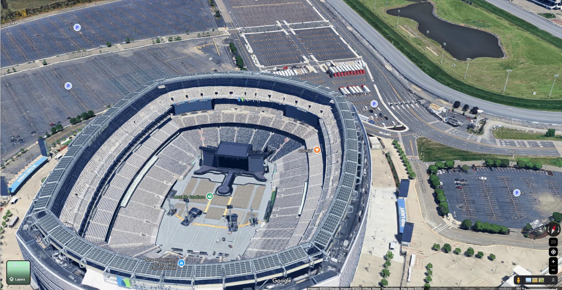 Does anyone know the Artist performing in this Google Earth image