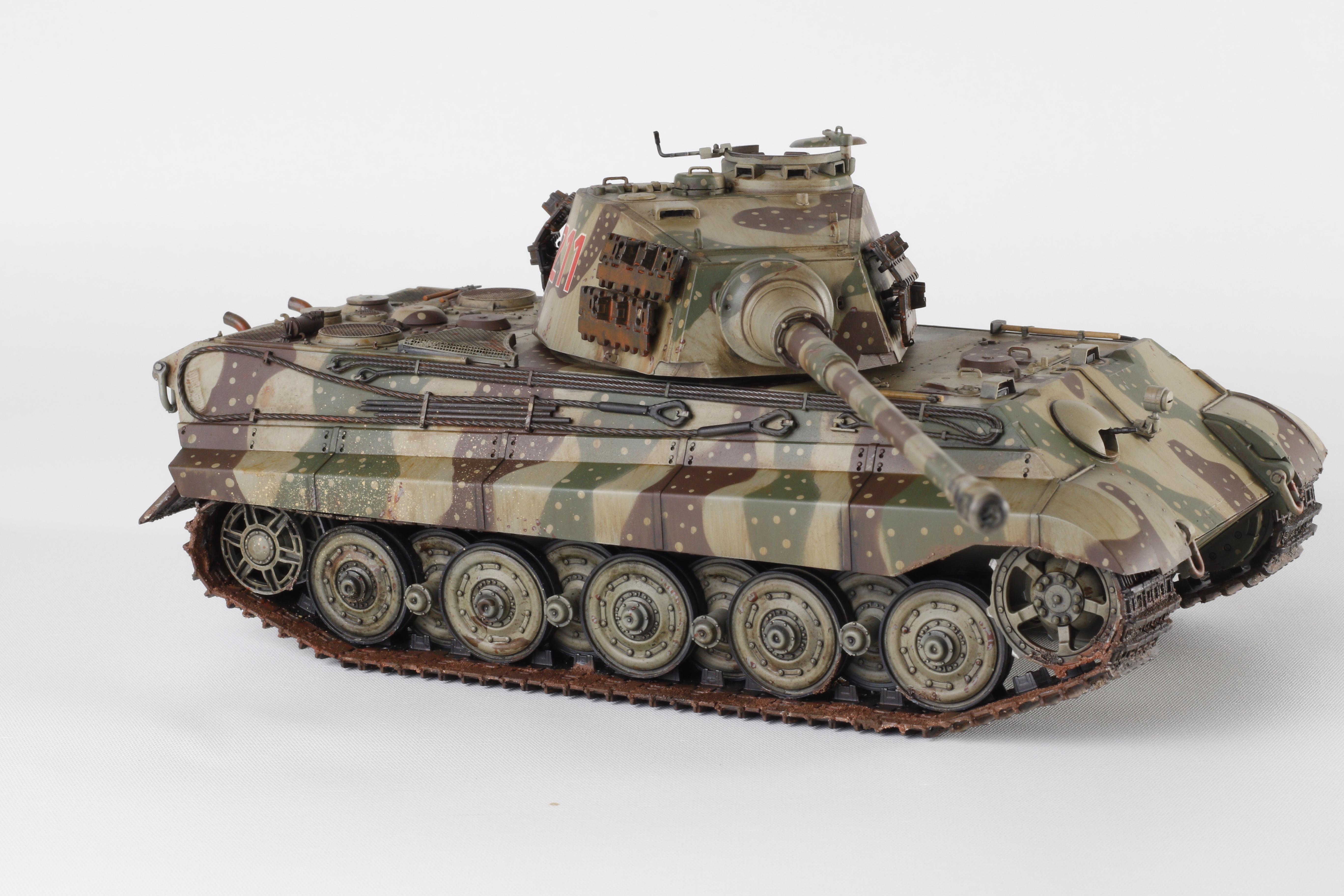タコム 1/35 キングタイガー（ヘンシェル砲塔）w. フルインテリア