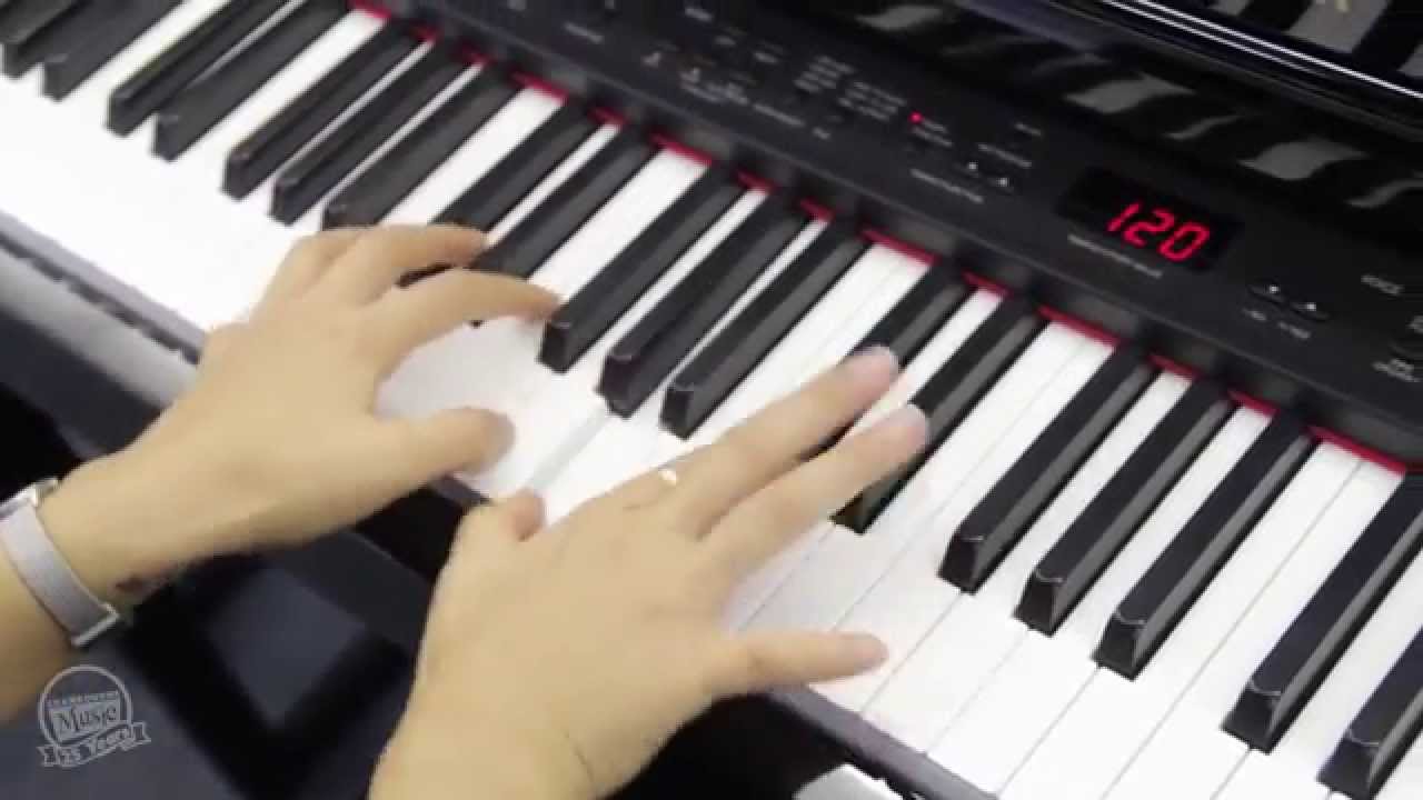 Yamaha CLP-430 Clavinova Demo - YouTube