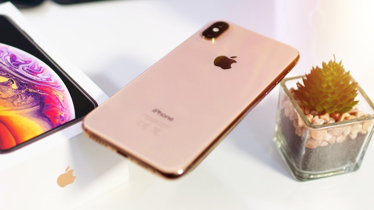 iPhone XS Unboxing & Hands-on! [Gold!] - YouTube