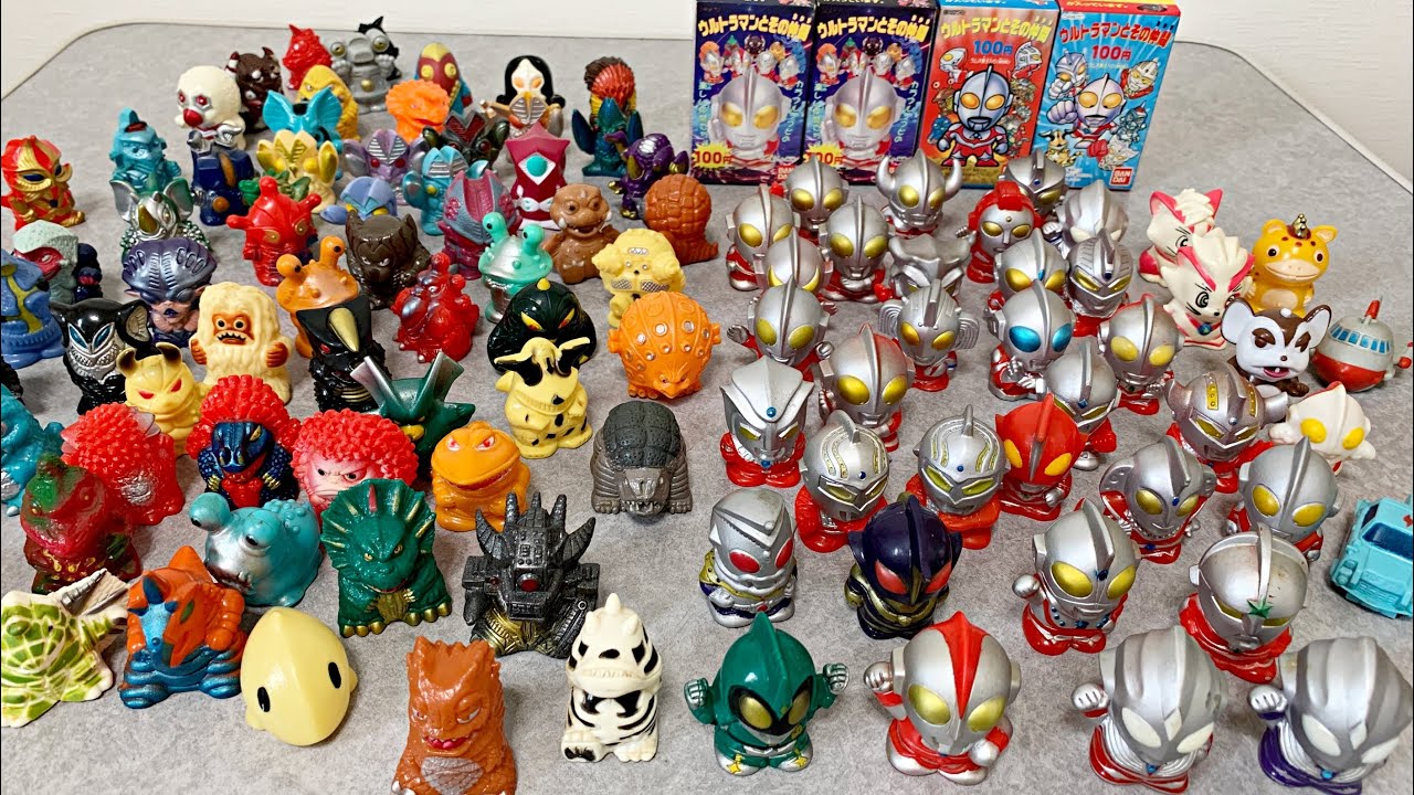 Opening the present] A large number of Ultraman monster finger