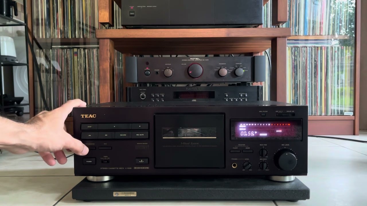 Teac V-1030 stereo cassette deck - YouTube
