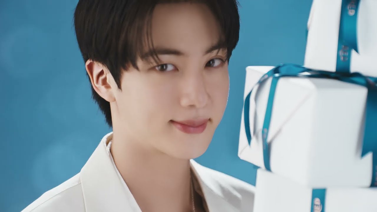 FRED】ホリデーの輝き：BTS JINが彩るフレッドの特別な贈り物 | LVMH