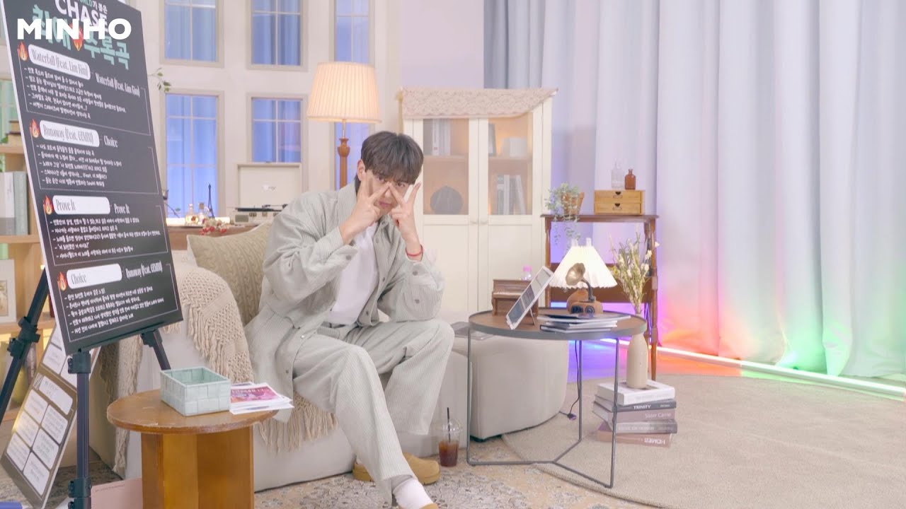 REPLAY] MINHO 민호 'CHASE' Commentary Live - YouTube