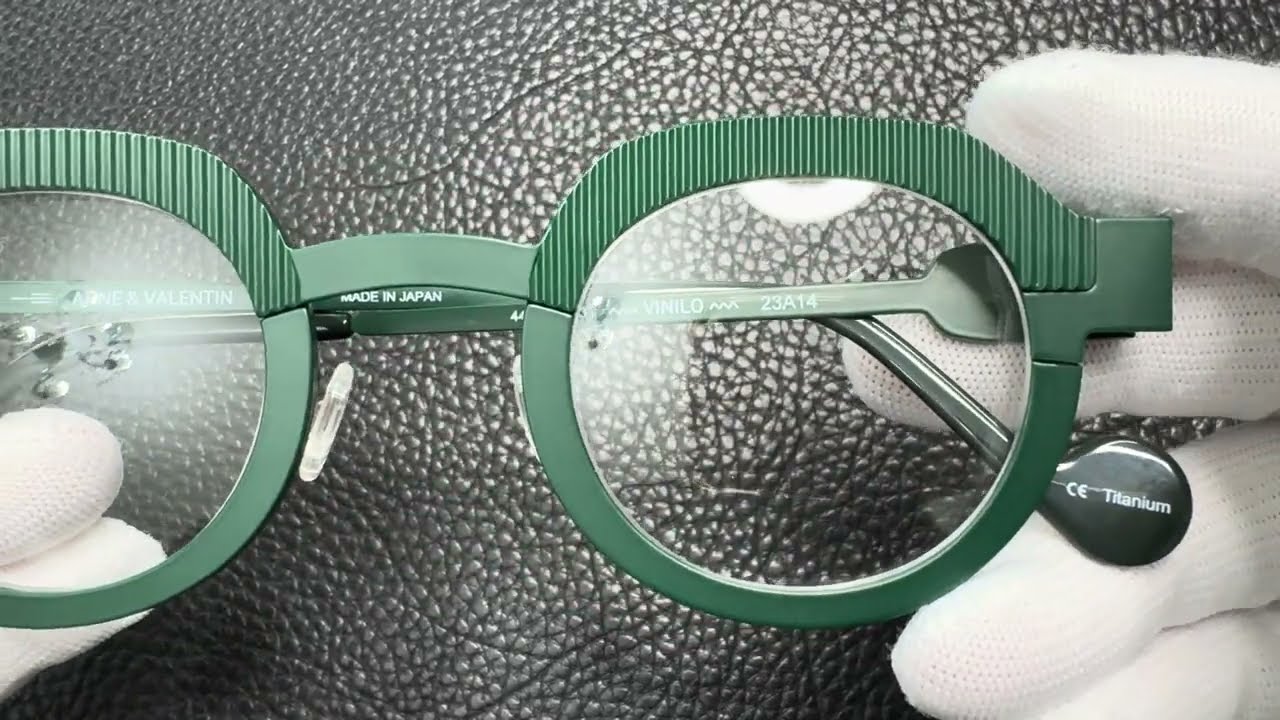 アンバレンタイン ANNE et VALENTIN VINILO 23A14 Titanium - YouTube