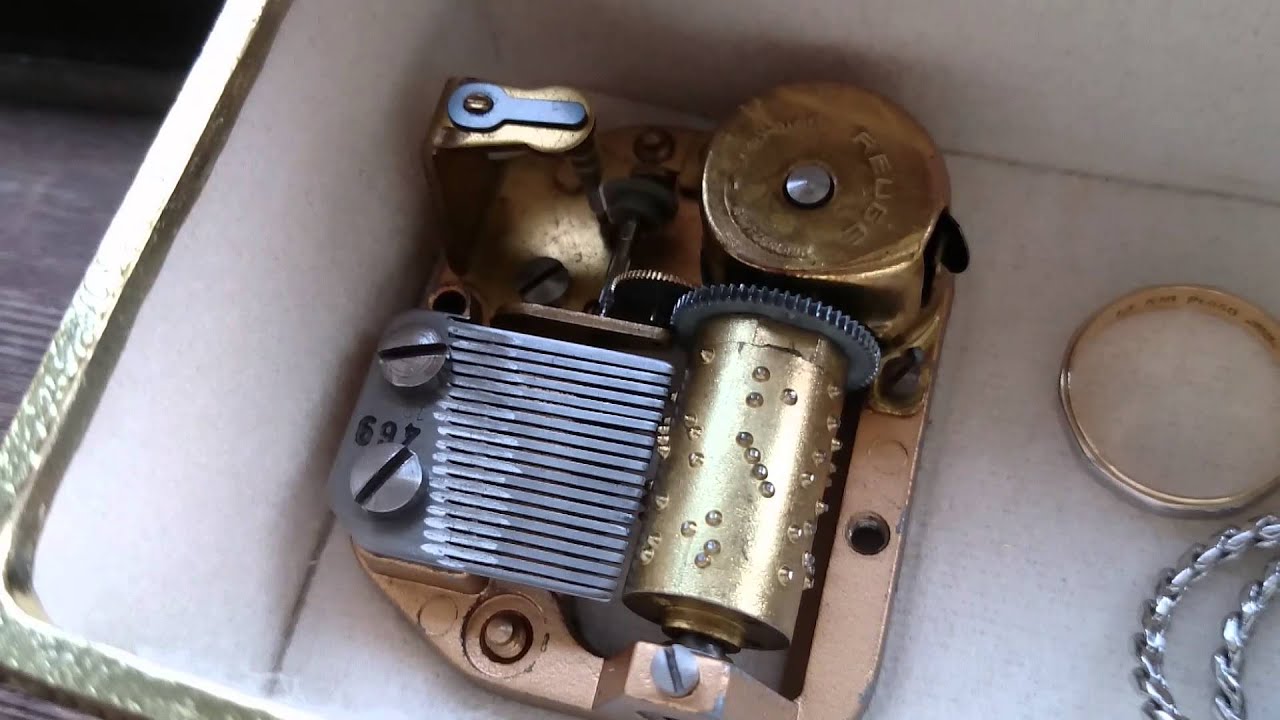 Titanic rose's music box - YouTube