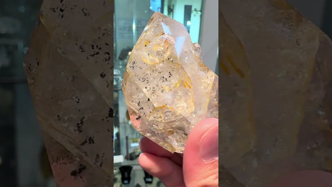 ゴールデン・ハーキマーダイヤモンド原石/虹入り(A817)