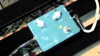 HBE Homebrew Electronics Compressor Retro Pedal Demo - YouTube