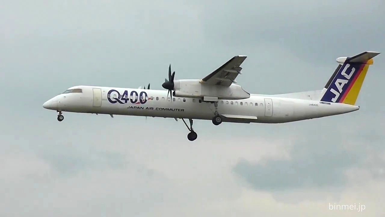 JAC DHC-8-Q400 JA842C landing & takeoff Fukuoka Airport - YouTube