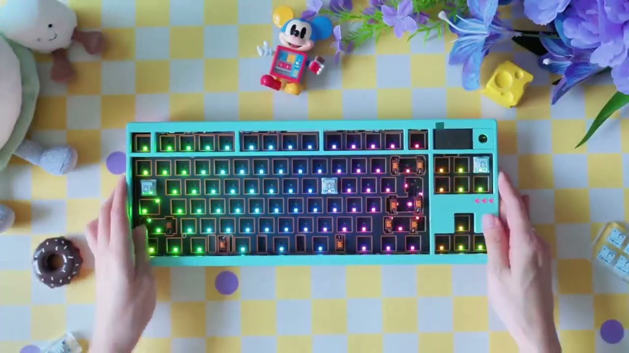Zoom TKL DYna in Aquamarine Building - YouTube