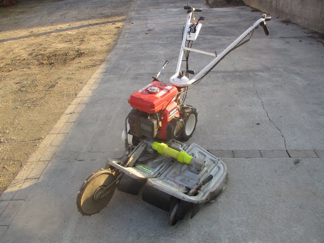 オーレック 自走式草刈り機 WM706 ウイングモア 自走2面あぜ草刈機