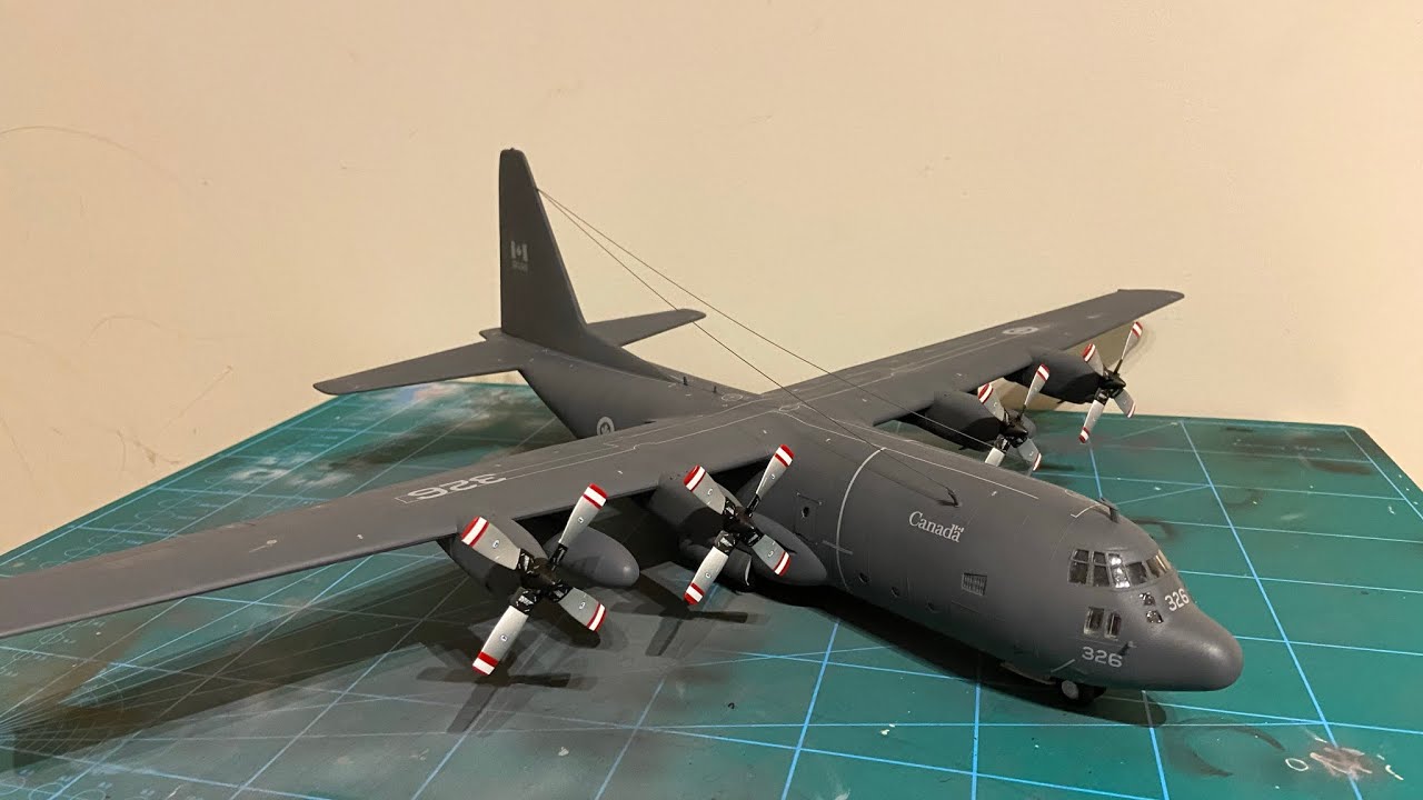 航空機・ヘリコプター ITALERI C-130E/H Hercules 1:72 Amazon.com
