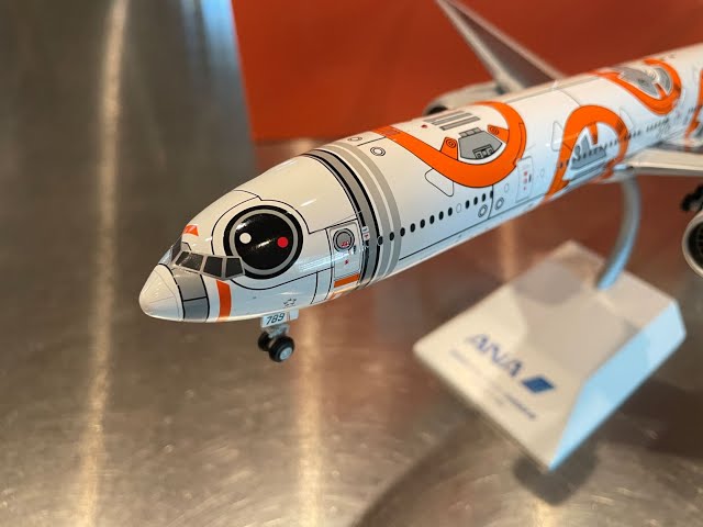 Unboxing and review, STAR WARS BB-8 Boeing 777-300ER, JC Wings 1