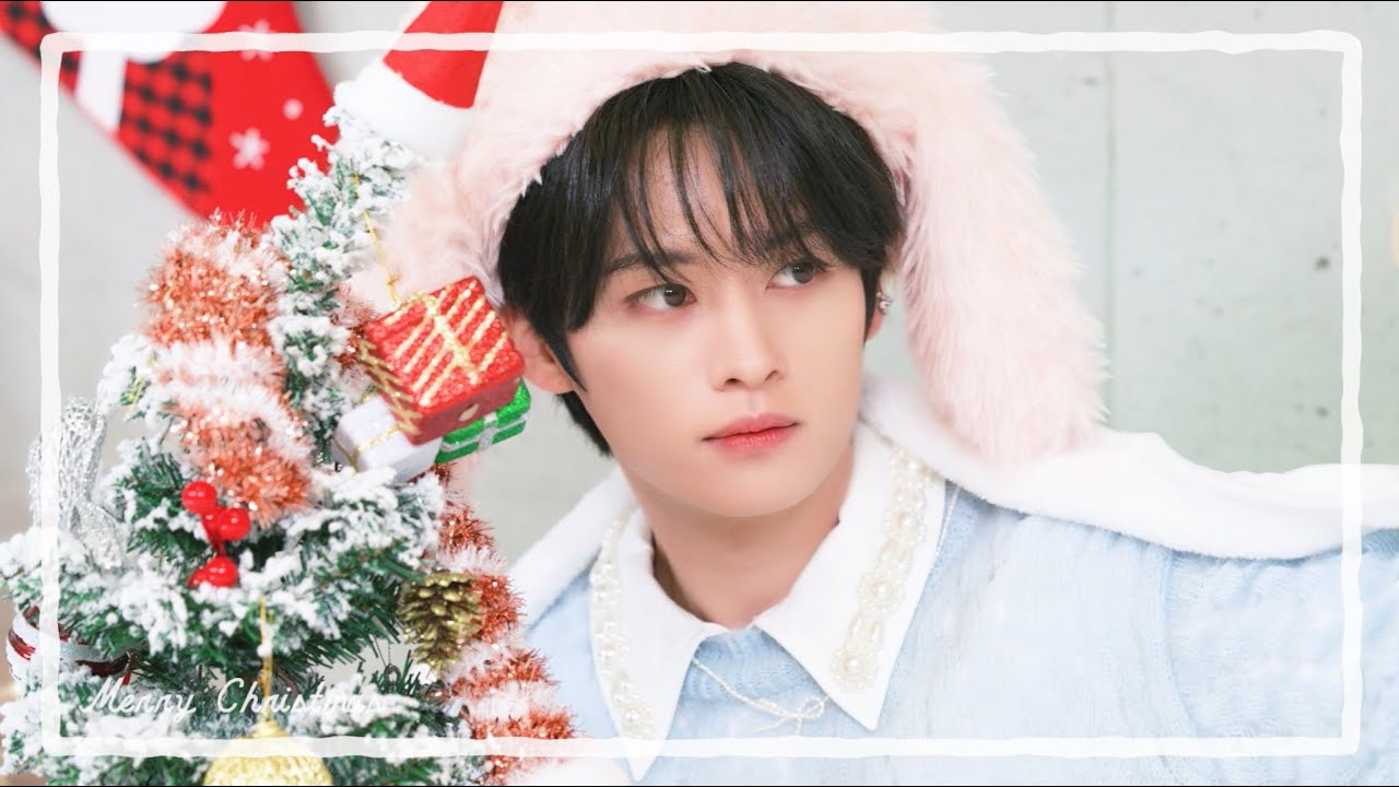 SKZmas HOME with Lee Know🎄🍰☕ - YouTube