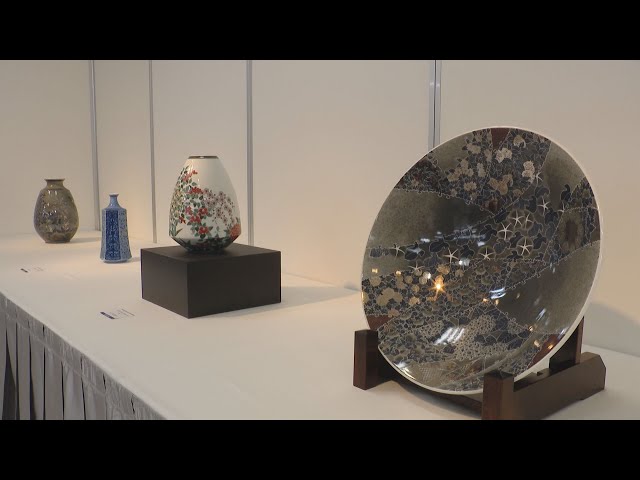 人間国宝が手がけた“色鍋島” 十四代 今泉今右衛門展 - YouTube