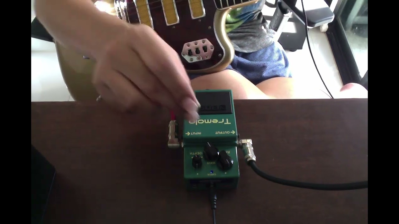 Test Boss TR-2 Tremolo Keeley Mod - YouTube
