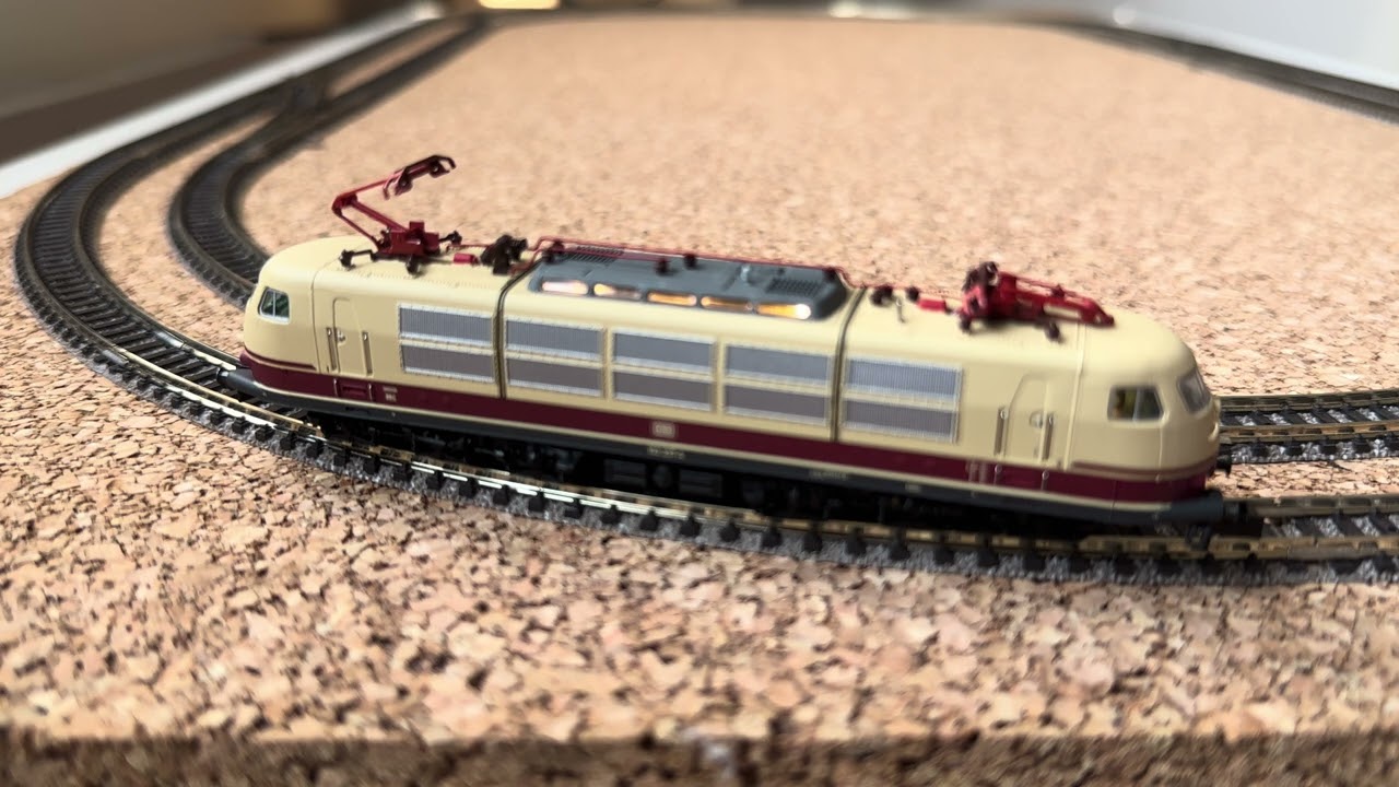 HOゲージ TRIX 電気機関車 BR103 (DCC) HOゲージ TRIX 電気機関車