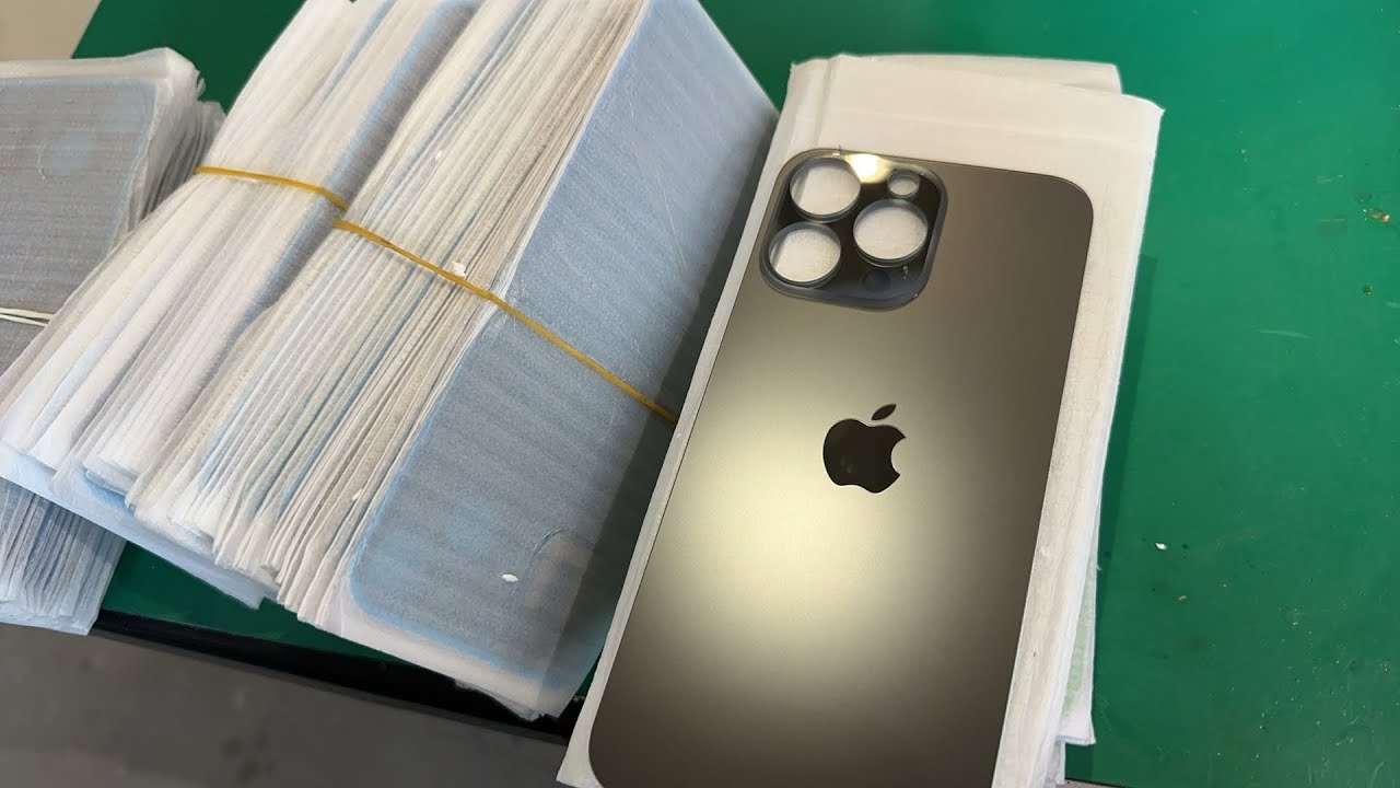 iPhone 15 Pro Max 背面バックパネル互換性パーツ修理 - YouTube