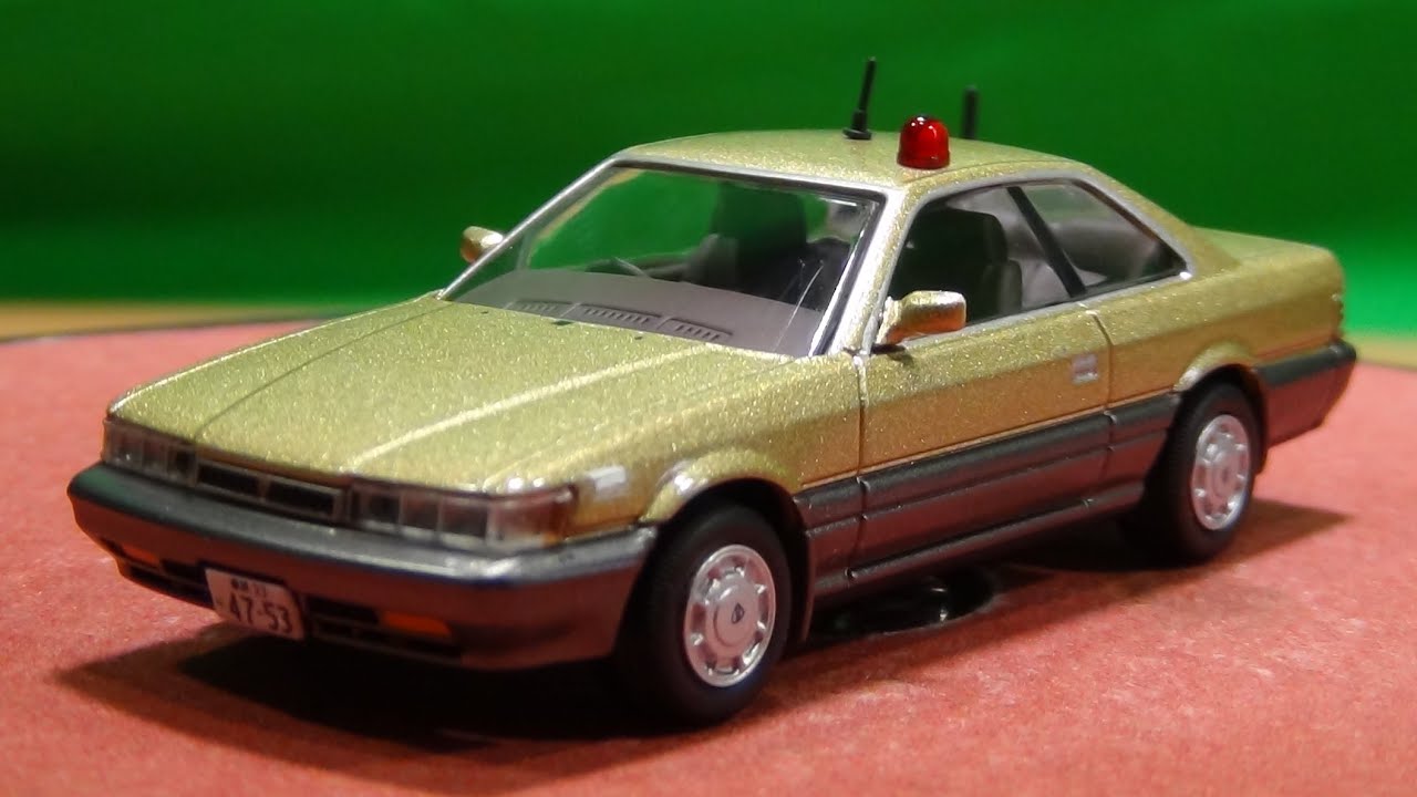 トミカリミテッドヴィンテージ ネオ あぶない刑事05 日産レパード (金