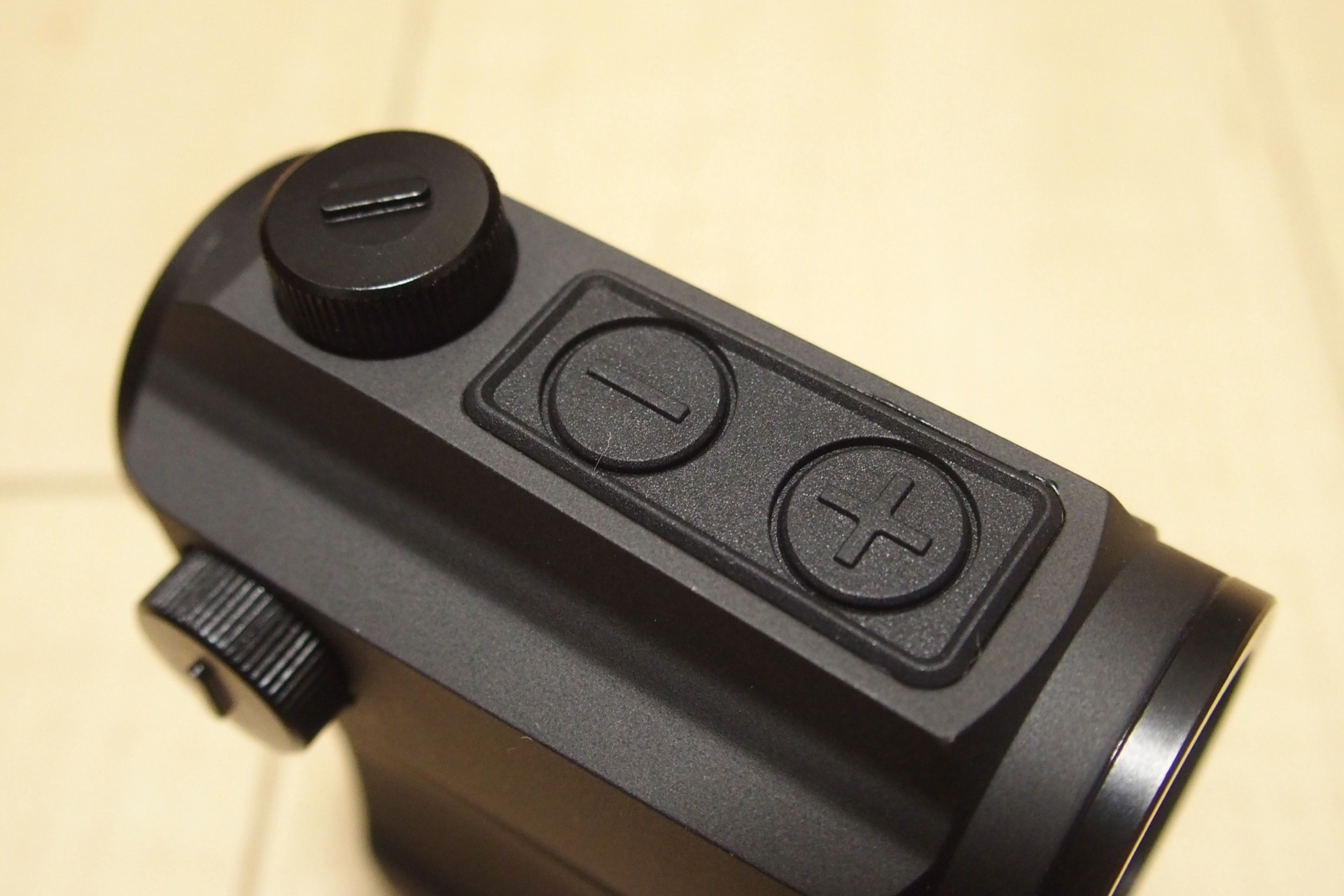 安価な実銃用ドットサイト、HOLOSUN(ホロサン) PARALOW HS403Aの