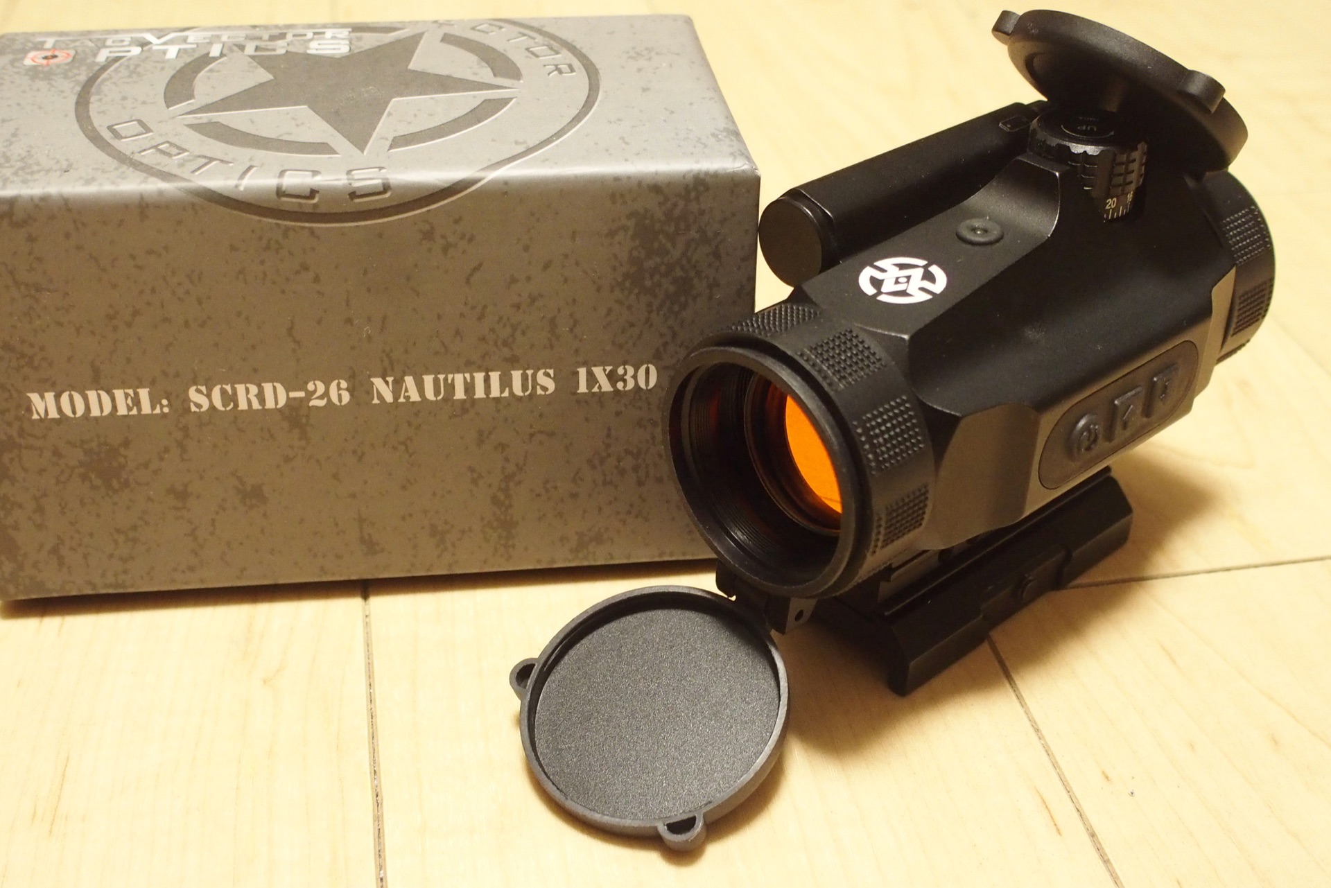 大きくてクリアなレンズが特徴、Vector Optics SCRD-26 Nautilus 1×30