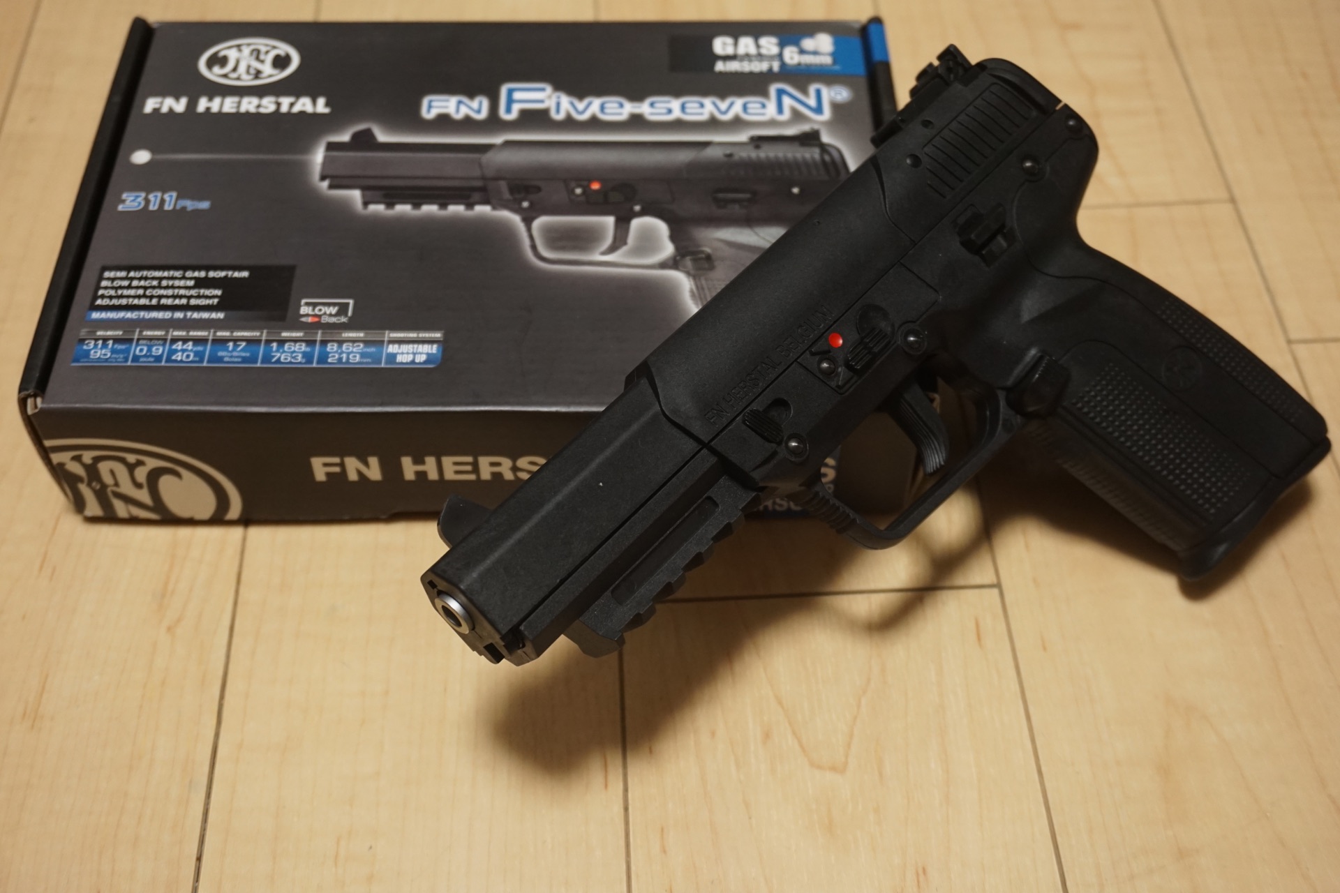 FN社正式ライセンス ガスブローバックハンドガン Cybergun FN Five