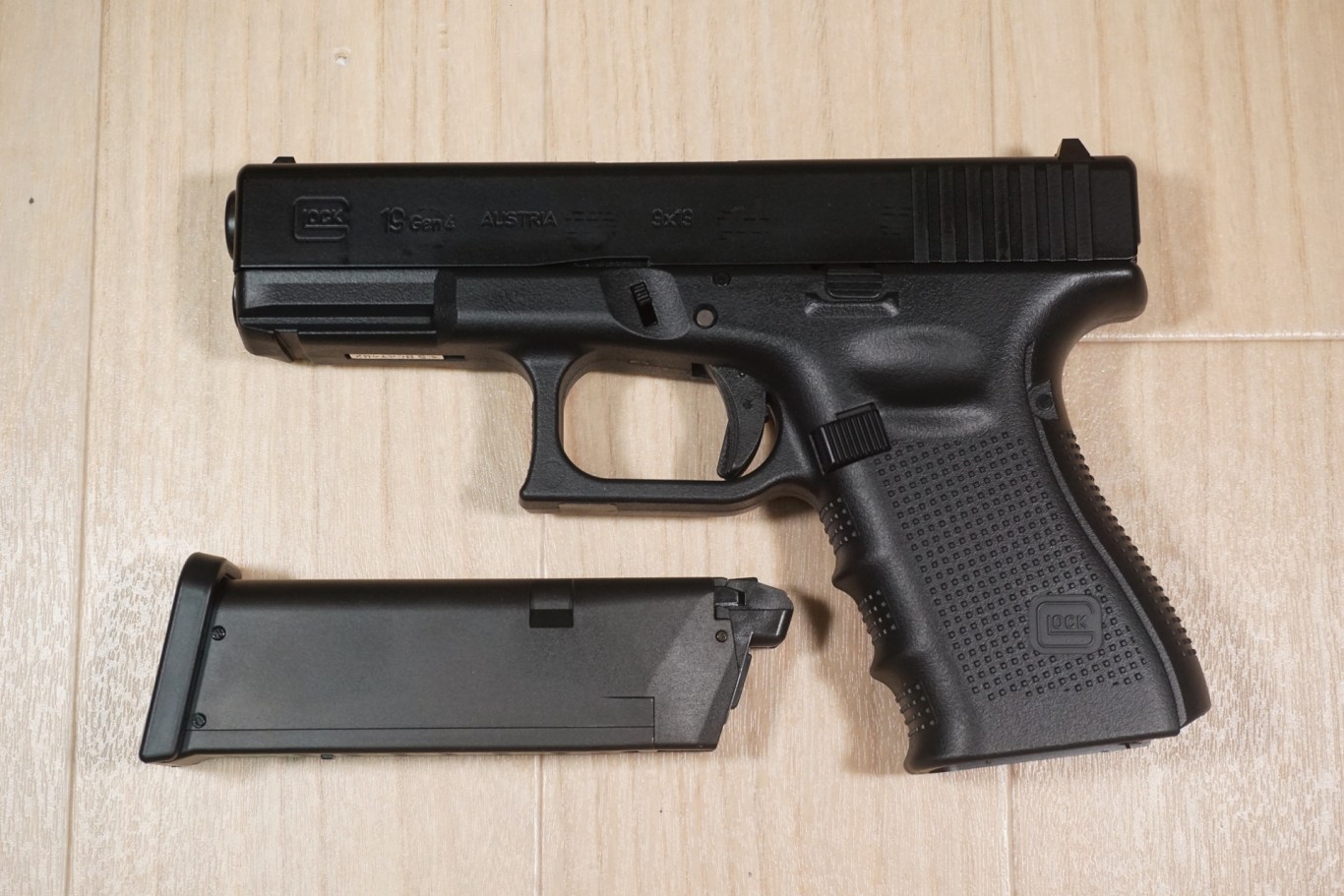 東京マルイ Glock19 Gen.4のレビュー（付属品、外観、箱出し状態での