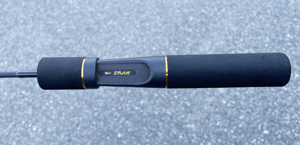 なんだ、動画でよく見るグラスソリッドロッドの「鱒レンジャー」…ん