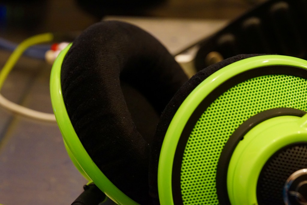 今度はAKG Q701のイヤーパッドをAliexpressで買って交換しました