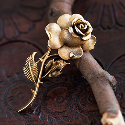 Trifari トリファリ-一輪の薔薇ブローチ – アンティーク・ブローチ通販