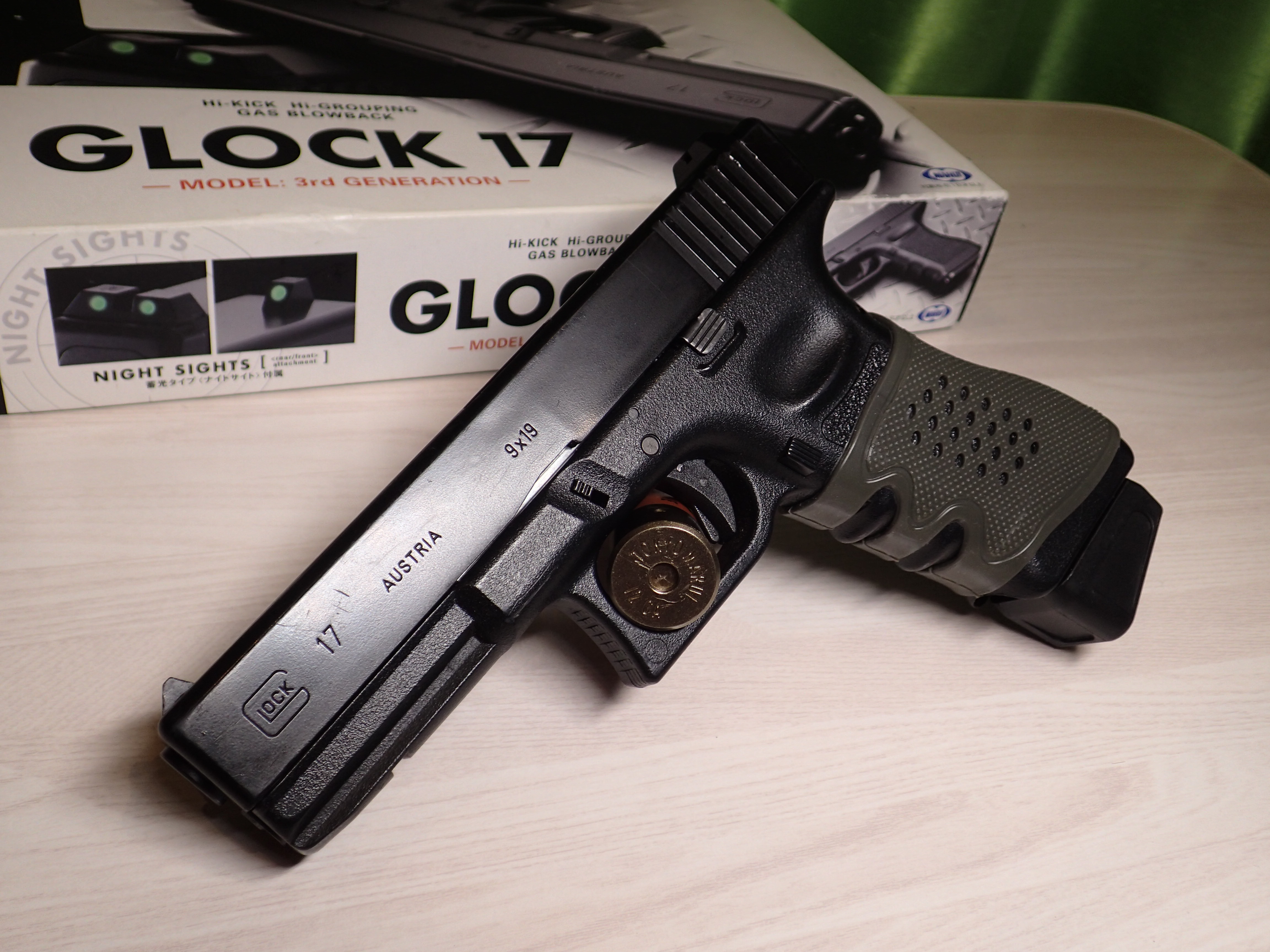 東京マルイ製G17にラバーグリップカバーを装着!! | おのまとぺのサバブロ!!