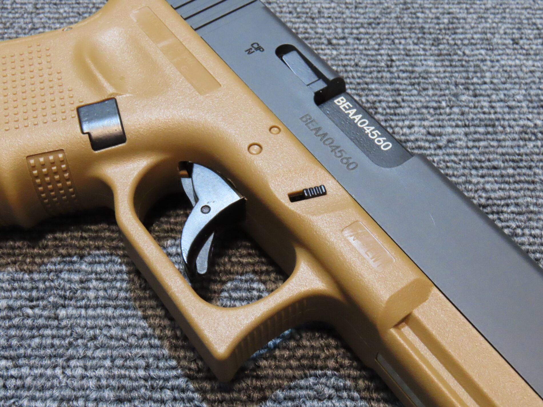 グロックG17 gen4_レーザー＋排莢 玩具 | 「現在準備中」個人工房 模型