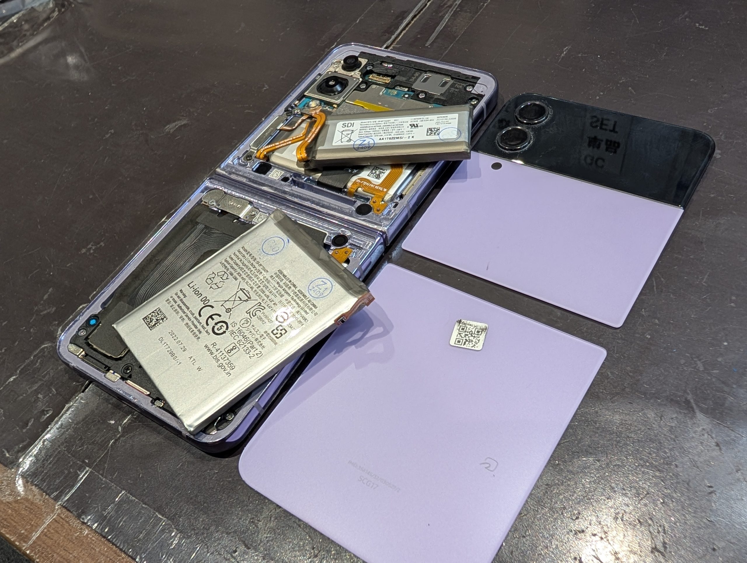 Android修理】Galaxy Z Flip4 バッテリー交換【西宮市からお越しの