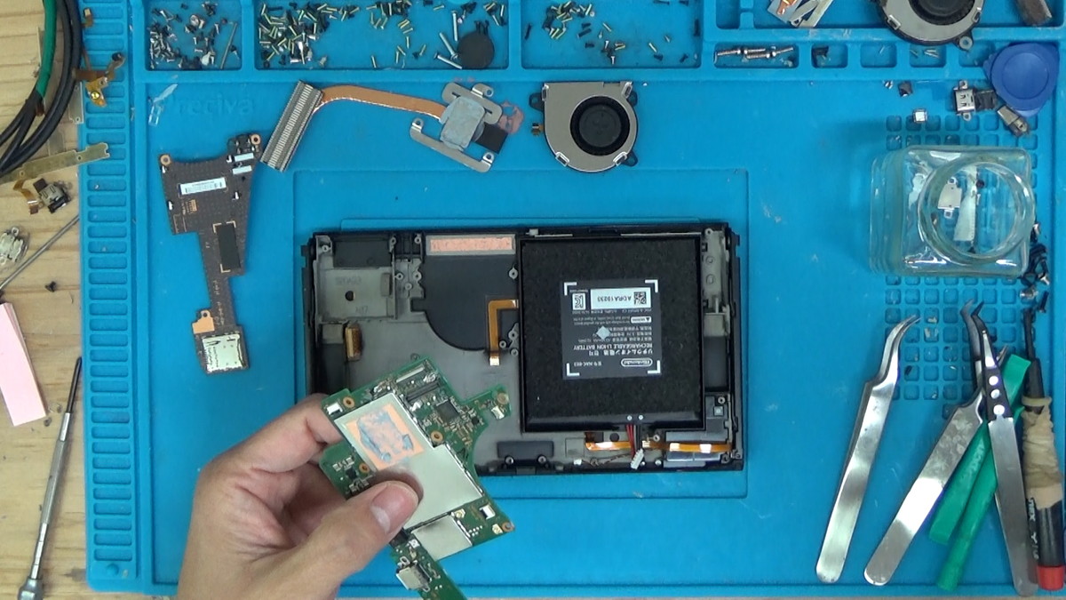 Nintendo Switch 有機ELモデルの修理（充電ポートの破損修理・交換