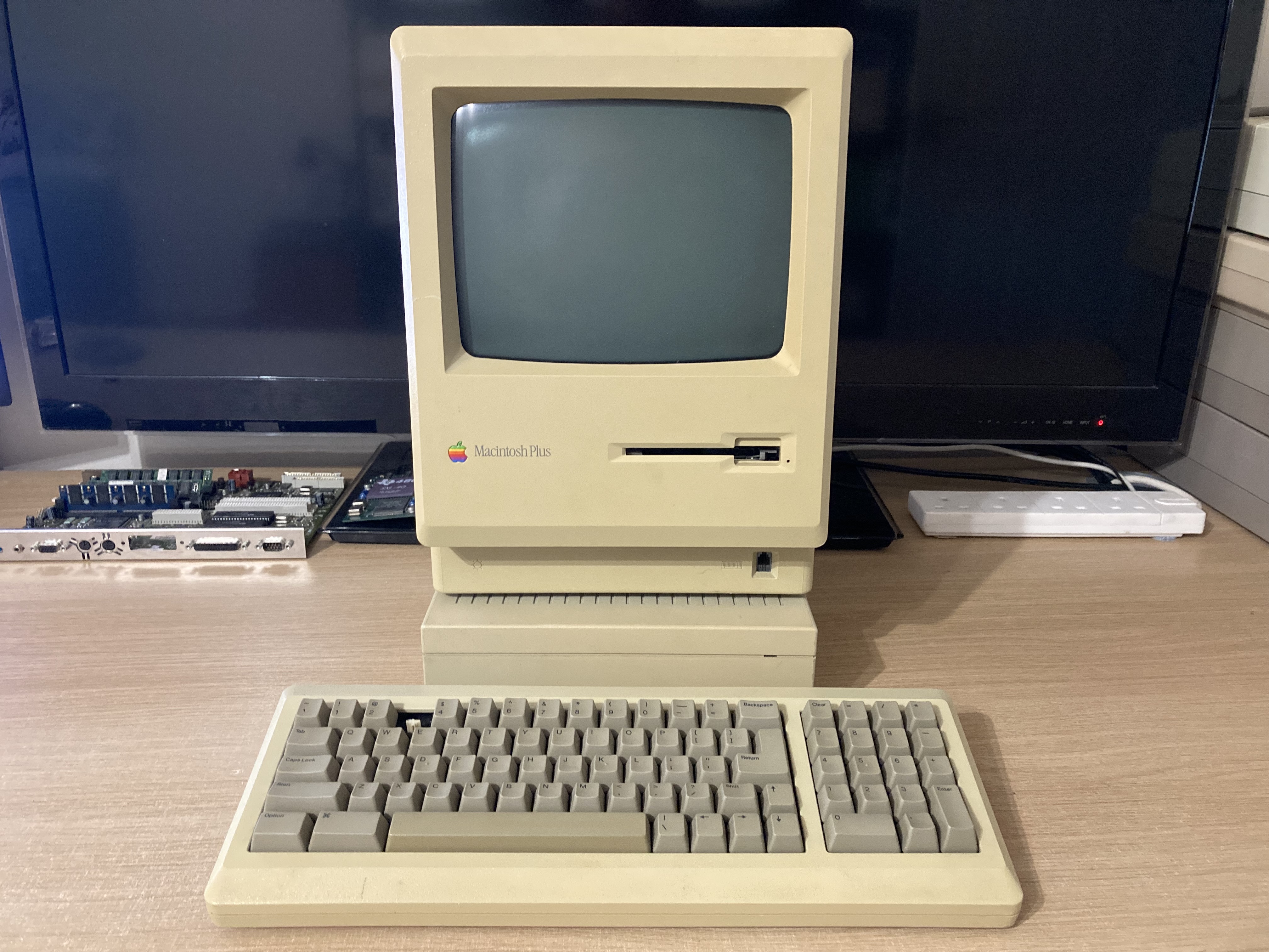 1986 Apple Macintosh Plus 1MB Repair & Restoration – Adam's