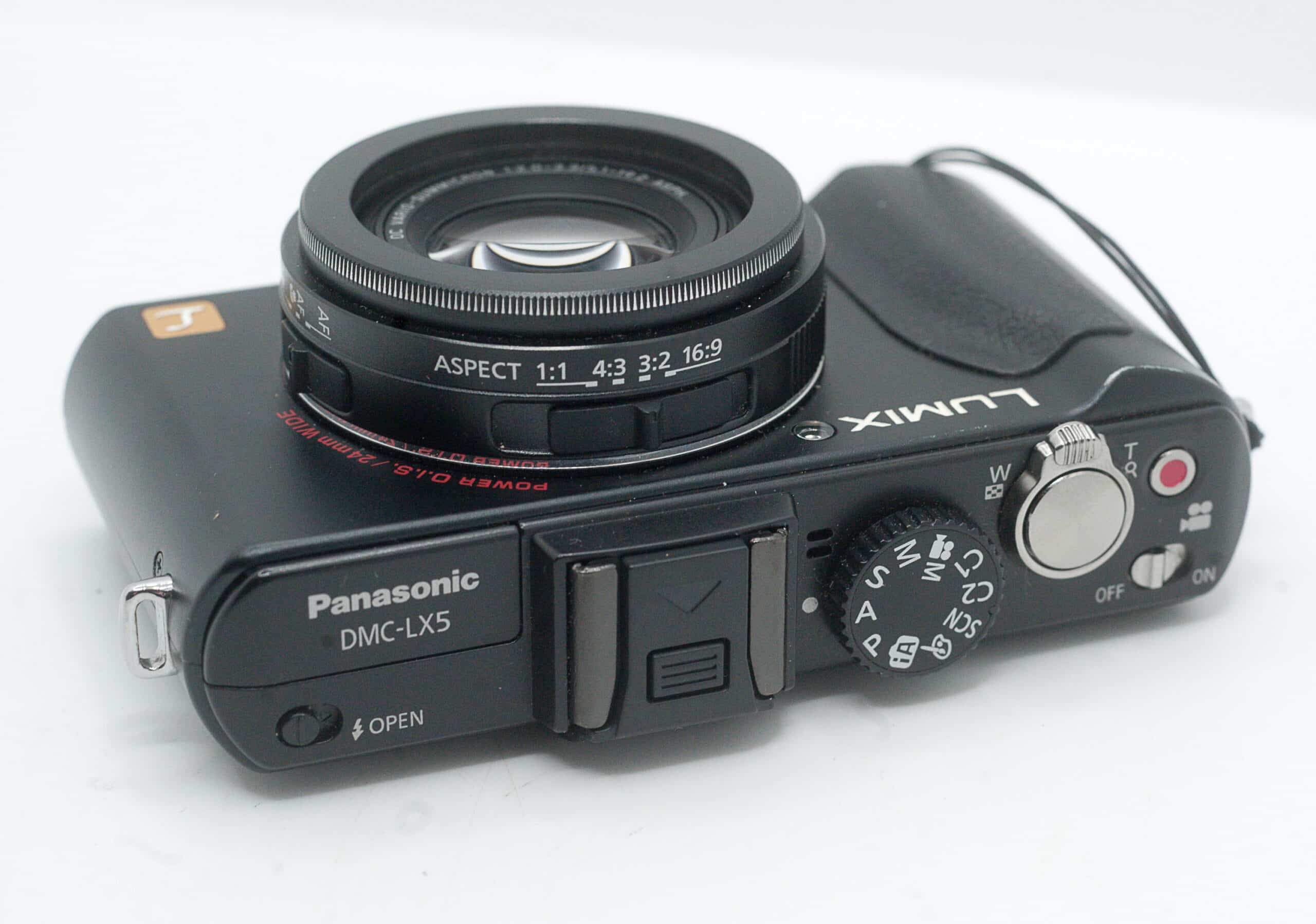 Panasonic Lumix LX-5 + DMW-LVF1 (viewfinder) - Vintagelens