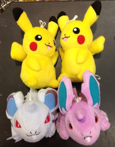 ポケモンフォーカス〈オス・メスのすがた〉ぬいぐるみ ピカチュウ