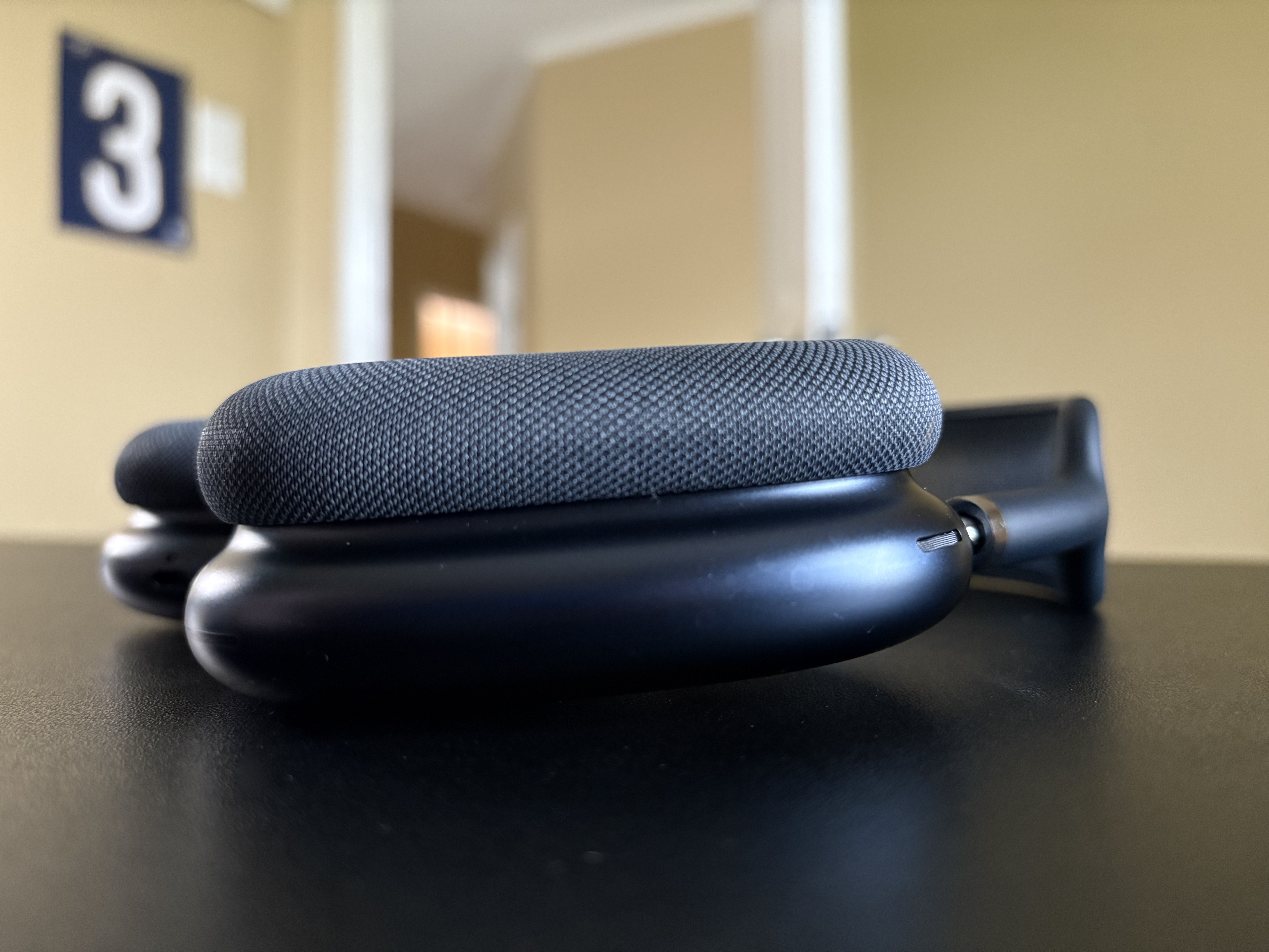 AirPods Max USB-C ミッドナイト Hands-on with midnight AirPods Max