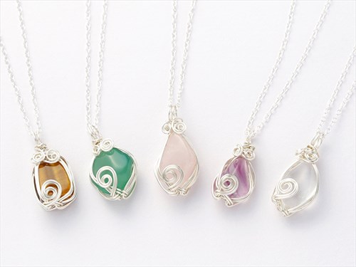 ハルトからのプレゼント 鉱石のペンダント グリーンメノウ 囚われの