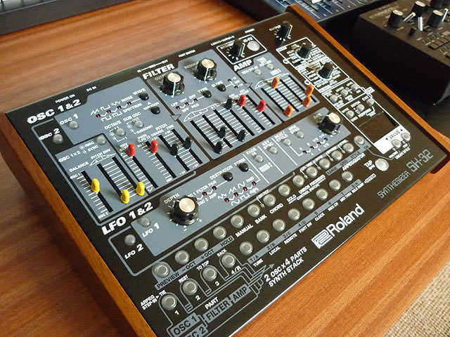 COOL!!! ローランド SH-32 カスタム・モデルがeBayに出品中 - ICON