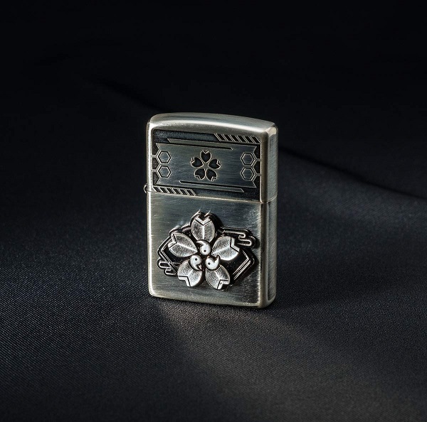 8910【未使用】アズールレーン 半立体メタルZIPPO「ロイヤル」 8910