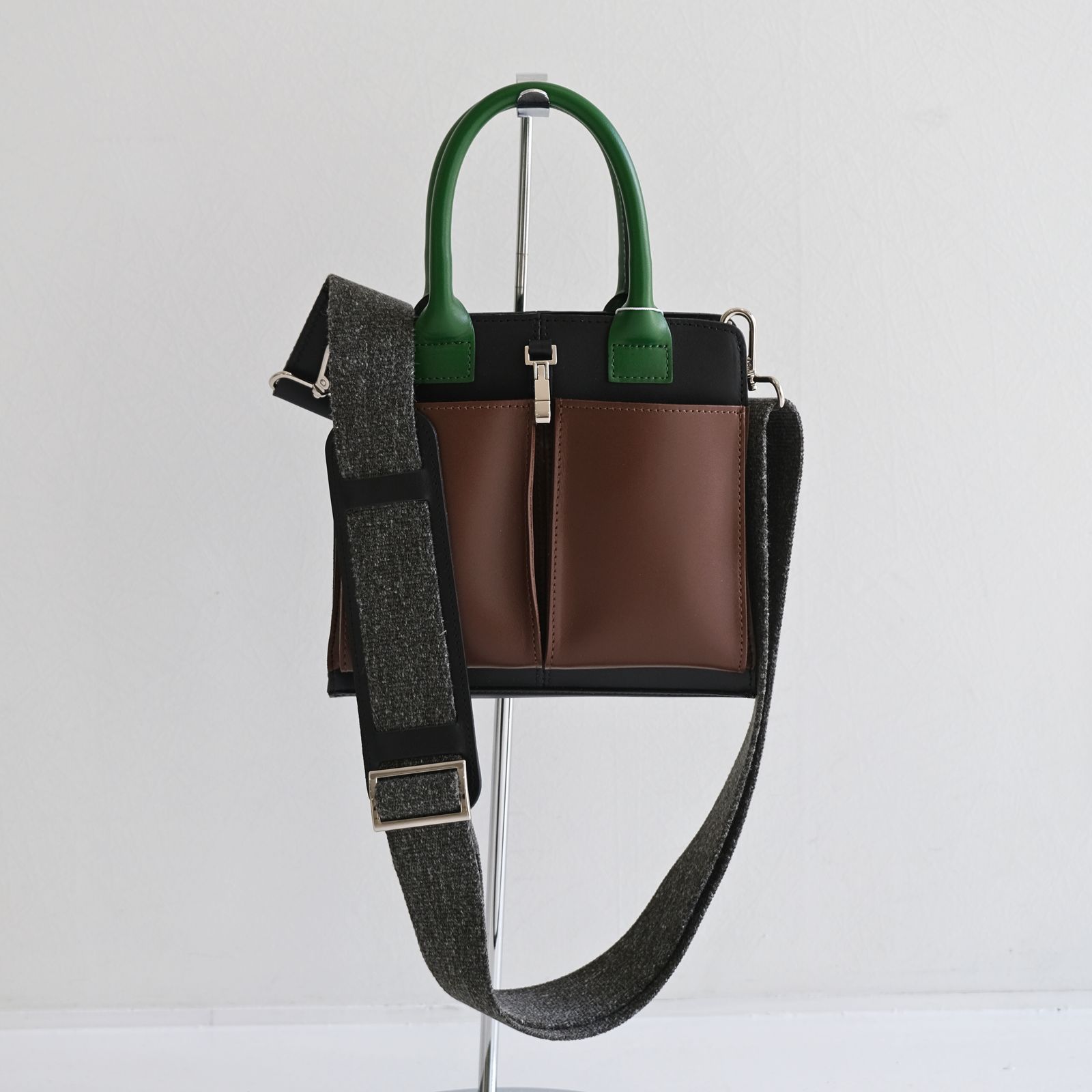 Rich I - P.RECTANGLE LEATHER HELMET BAG PLAY / BLACK MULTI