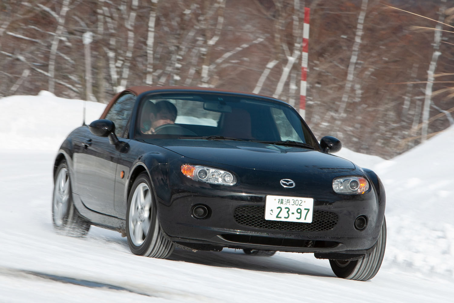 FR車は雪道に弱い」はホント？ ブレーキ性能は4WDでもFFでもみな同じ